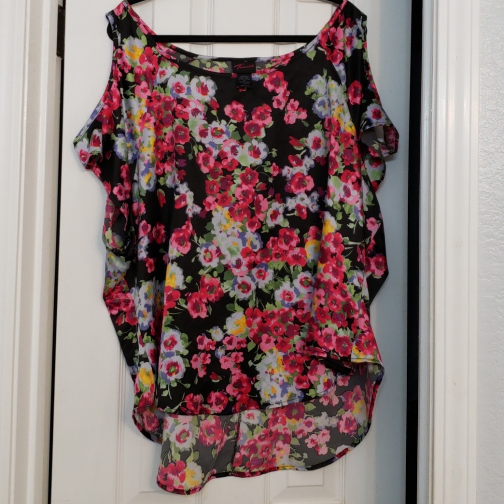 Cold shouldered top